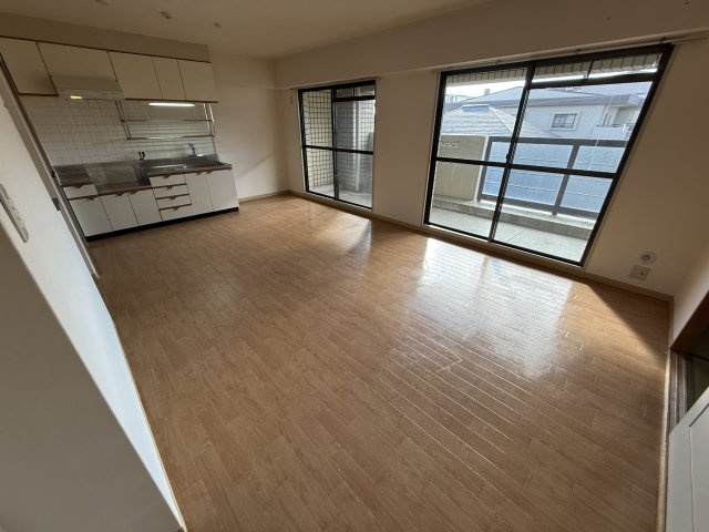 第2エステート松尾の居間・リビング