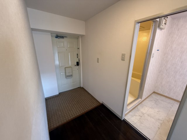 第2エステート松尾の玄関