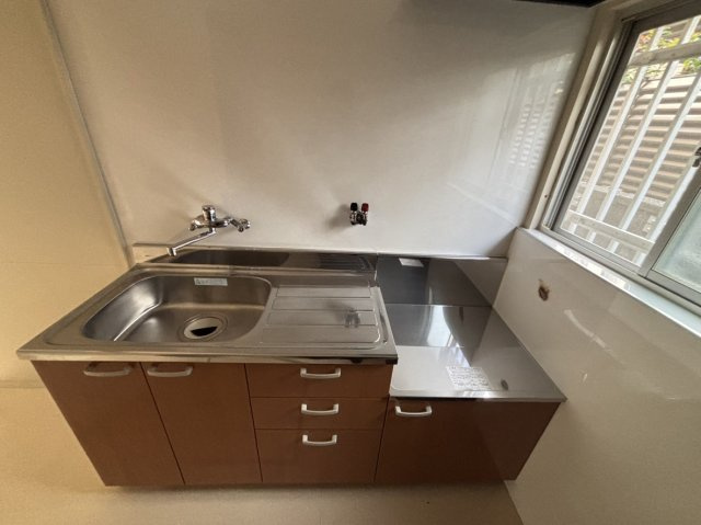 安岡寺町2丁目戸建のキッチン