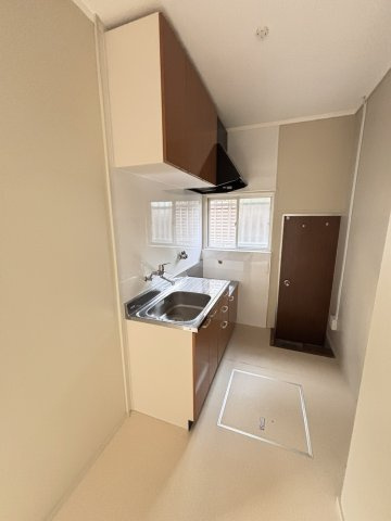 安岡寺町2丁目戸建のキッチン