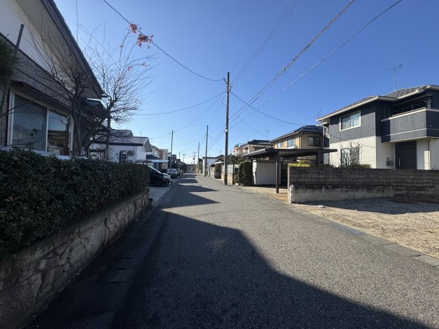 中央区姥ケ山2丁目　土地　の前面道路含む現地写真