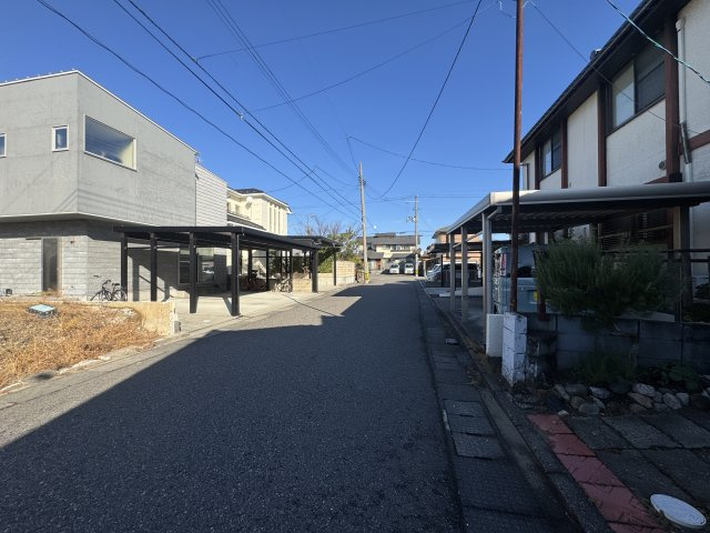 中央区姥ケ山2丁目　土地　の前面道路含む現地写真