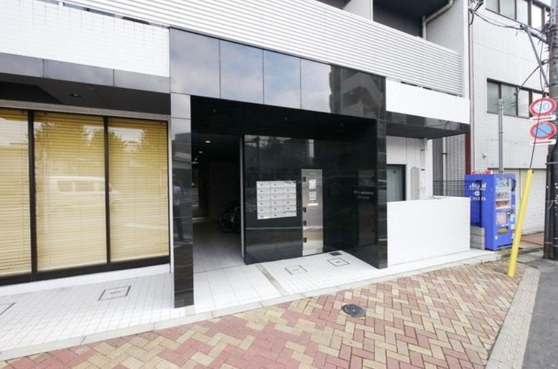 B CITY APARTMENT IKEBUKURO WESTのエントランス