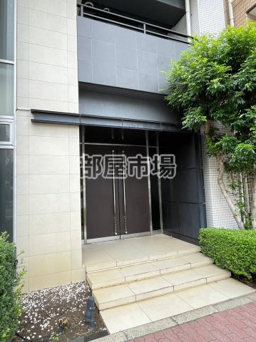 ルモーデ亀戸のエントランス