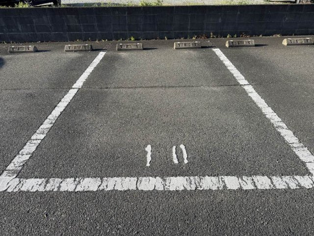 バリュージュ・シオン C棟の駐車場|駐車スペースもあります☆