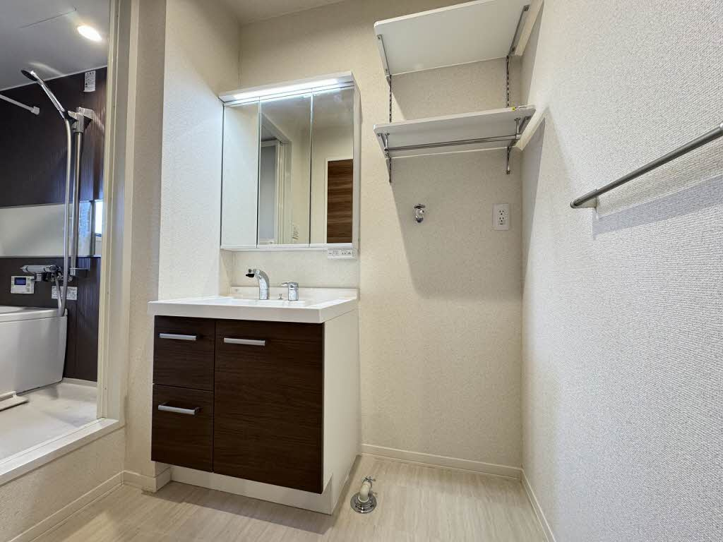 バリュージュ・シオン C棟の洗面所|広い洗面スペースです★