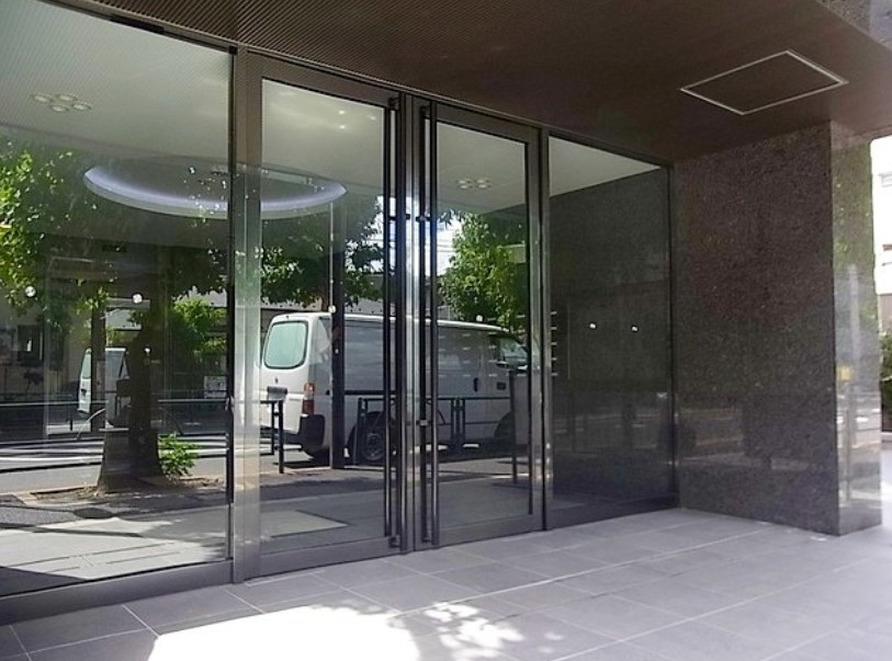 ルーブル上鷺宮弐番館のエントランス