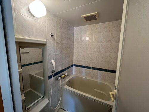 サーパス高須第３の浴室|バス：バス（原状回復工事後2025/11）     （2025年11月撮影）