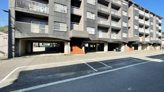 サニースクエア阿南の駐車場