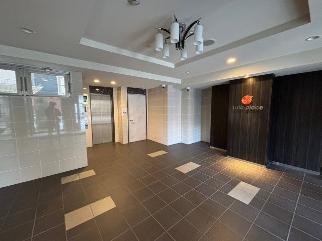 ララプレイス新大阪シエスタのロビー