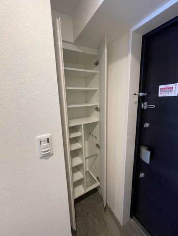 グラングレイス若林　築浅　ネット無料　管理人巡回の玄関