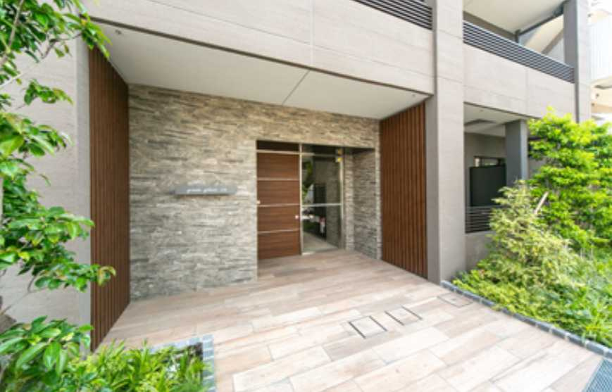 グラングレイス若林　築浅　ネット無料　管理人巡回のエントランス