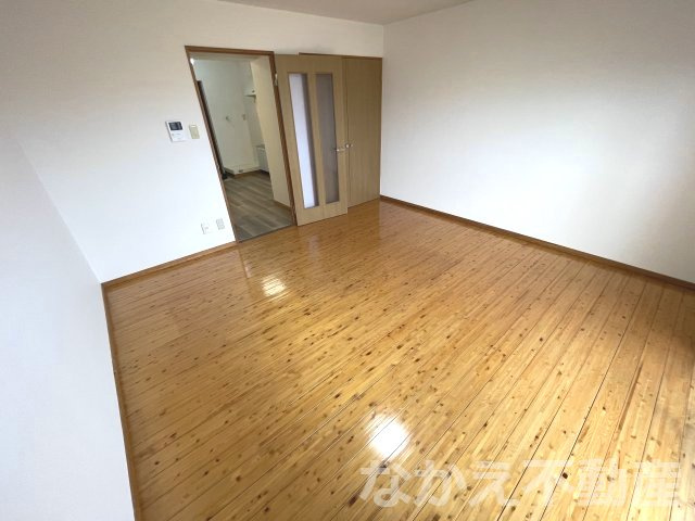 【寝室】 | 広くて明るい寝室