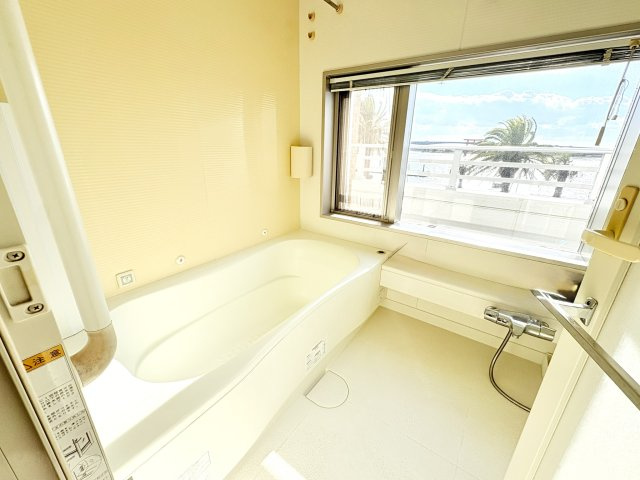 ル・シェモア弁天島　中央区舞阪町弁天島の浴室|この物件の最もおすすめの浴室からの眺望。このマンションでしか味わえないロケーションです。