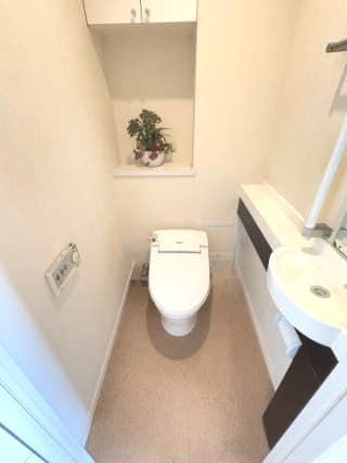 ル・シェモア弁天島　中央区舞阪町弁天島のトイレ|タンクレスのすっきりしたトイレです。