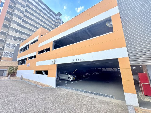 ル・シェモア弁天島　中央区舞阪町弁天島の駐車場|敷地内の立体駐車場。104台分の駐車スペース確保。来客用の駐車スペースも完備。