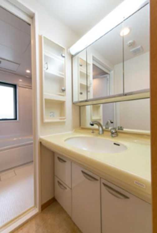 YORK　RESIDENCE　追焚　L字バルコニー　管理人巡回の洗面所