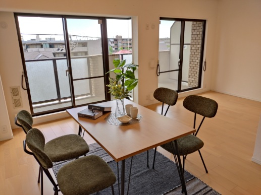 ルネ芦屋親王塚の居間・リビング