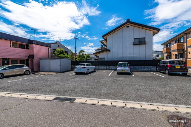 ベル・クレール吉田の駐車場