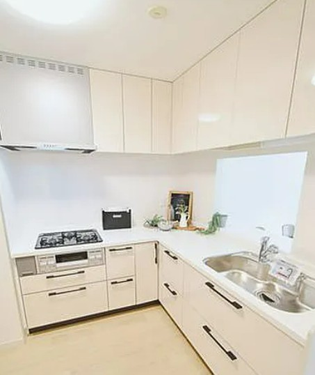 【中古マンション】リバーサイド壱番館５号棟のキッチン|使い勝手の良いシステムキッチンです！新品♪