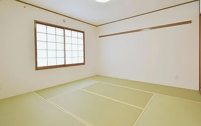 【中古マンション】リバーサイド壱番館５号棟の和室|8帖和室です！