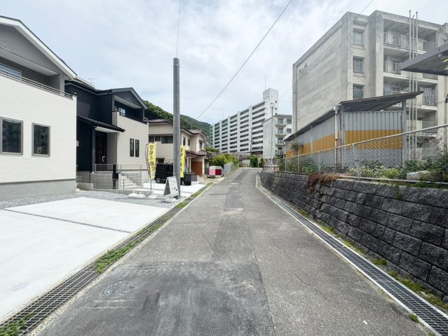 【前面道路含む現地写真】の画像