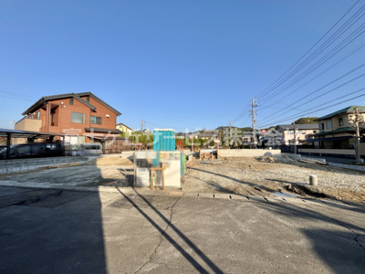 【外観】 | 藤枝市藤岡1丁目 9期 新築一戸建て 2号棟 | 現在建築中の外観画像です。ご内覧は同じメーカーの完成物件へご案内いたしますので、いつでもご相談ください！