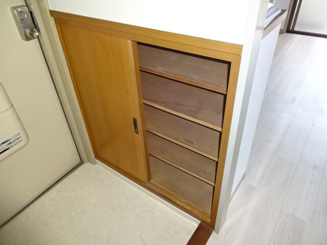 姫路市青山西２丁目の賃貸マンションの収納