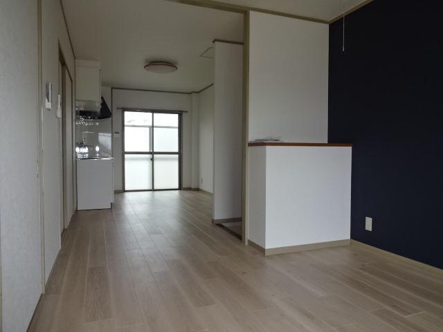 姫路市青山西２丁目の賃貸マンションの居間・リビング