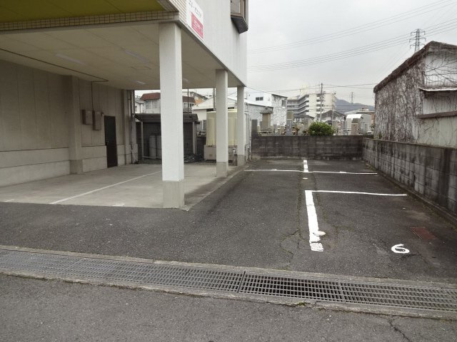 姫路市青山西２丁目の賃貸マンションの駐車場