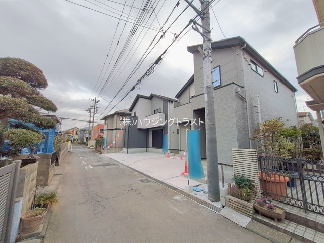 仲介手数料無料　所沢市青葉台　新築戸建　全２棟の前面道路含む現地写真