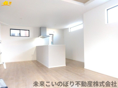 【居間・リビング】 | LIGARE北足立郡伊奈町1号棟 | 解放感のある広々LDKで大切な家族との時間が過ごせます。