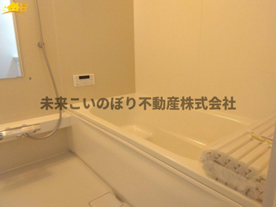 【浴室】 | LIGARE北足立郡伊奈町1号棟 | １坪サイズのバスルーム。浴室換気乾燥機を標準装備。乾きやすい床やお手入れのしやすい排水口など、いつも清潔にご使用いただけます。