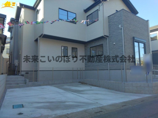 【駐車場】 | LIGARE北足立郡伊奈町2号棟 | 駐車スペースはゆとりのある2台分確保されています。
車の運転が不安な方もゆっくり入出庫できるので安心です。