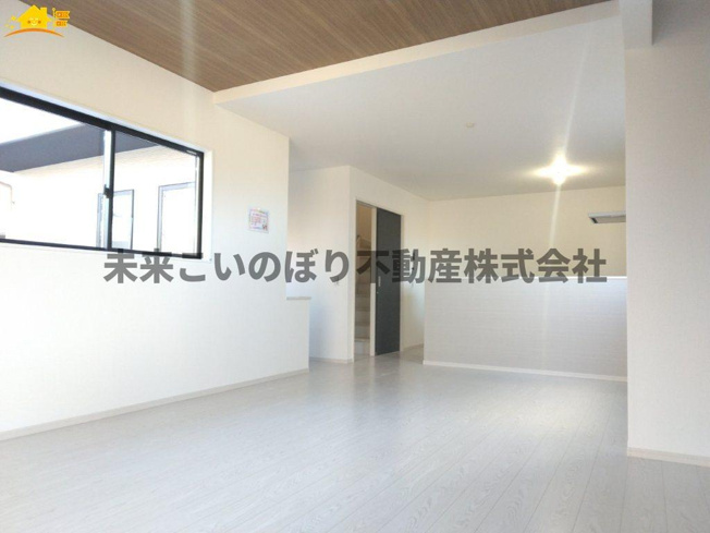 【居間・リビング】 | LIGARE北足立郡伊奈町2号棟 | 解放感のある広々LDKで大切な家族との時間が過ごせます。