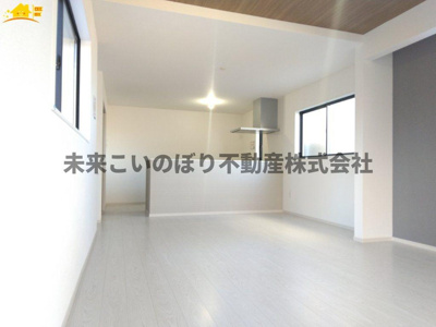 【居間・リビング】 | LIGARE北足立郡伊奈町2号棟 | 一日の中で多くの時間を過すことになるリビングダイニングだからこそ、いつも穏やかな空間であることが必然。爽やかな通風と採光を存分に感じる事が出来る空間です。