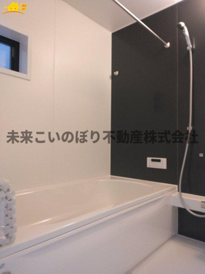 【浴室】 | LIGARE北足立郡伊奈町2号棟 | １坪サイズのバスルーム。浴室換気乾燥機を標準装備。乾きやすい床やお手入れのしやすい排水口など、いつも清潔にご使用いただけます。