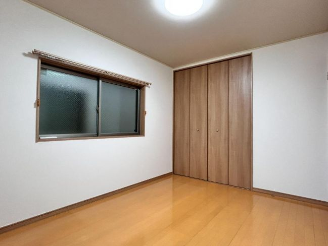 藤沢市石川５丁目　中古戸建の洋室|落ち着いた色調の洋室です