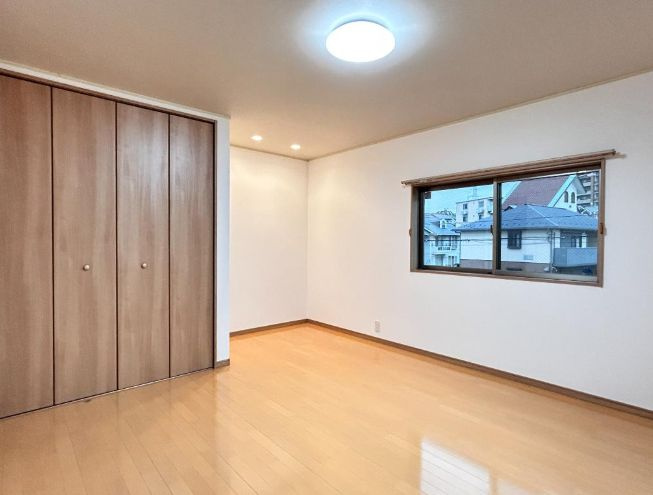 藤沢市石川５丁目　中古戸建の洋室|落ち着いた色調の洋室です