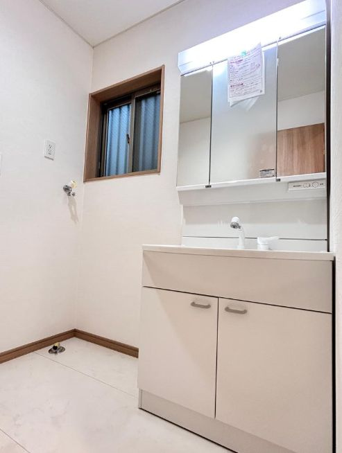 藤沢市石川５丁目　中古戸建の独立洗面台|朝の支度にも助かる、独立の洗髪洗面化粧台