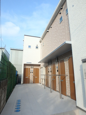 エントランスからみた各部屋の玄関部分です。