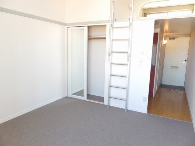 レオパレスエルフの居間・リビング|ロフト