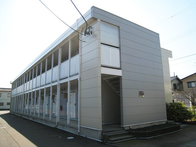 レオパレスグランドールの外観