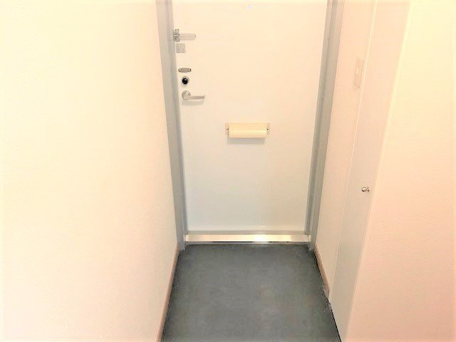 レオパレスグランドールの玄関