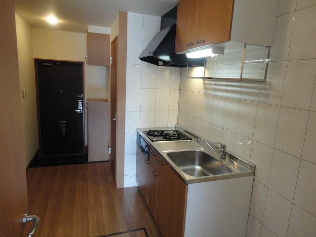 ピアッツア紗梨の玄関|キッチンから玄関