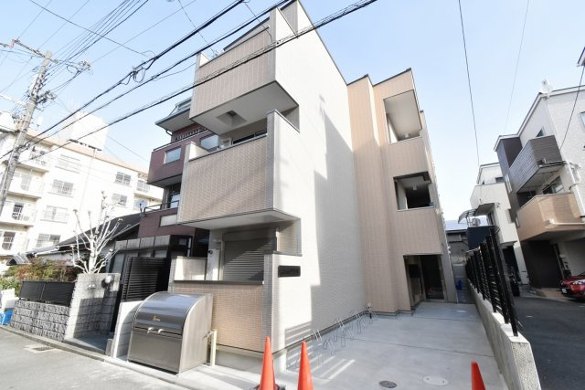 Luna甲子園の外観