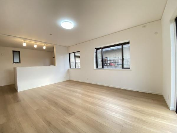 【居間・リビング】 | 垂水区多聞台1丁目　中古戸建