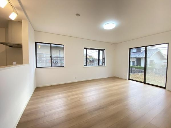 【居間・リビング】 | 垂水区多聞台1丁目　中古戸建