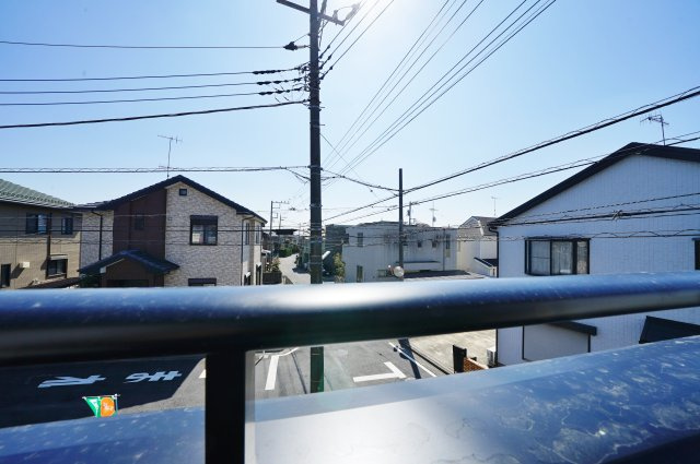 角地で陽当たり良好｜LDK20帖×敷地約48坪の広さ｜駐車2台＋庭付きのゆとりある暮らし★仲介手数料無料★の展望|前面は道路を挟んだ開けたロケーション。視界が抜けているため、明るさと開放感をしっかり感じられる心地よい眺望が魅力です。