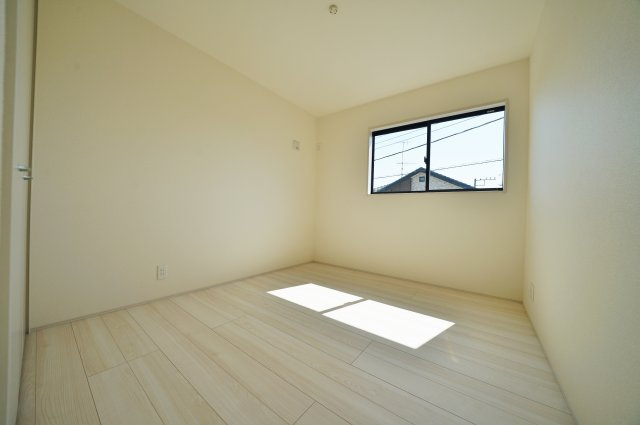 【横浜市瀬谷区下瀬谷3丁目13-20新築戸建て】★仲介手数料無料★（瀬谷さくら小学校・下瀬谷中学校）の洋室
